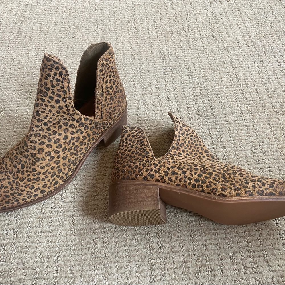 Womens size 7 Matisse cheetah shoe
